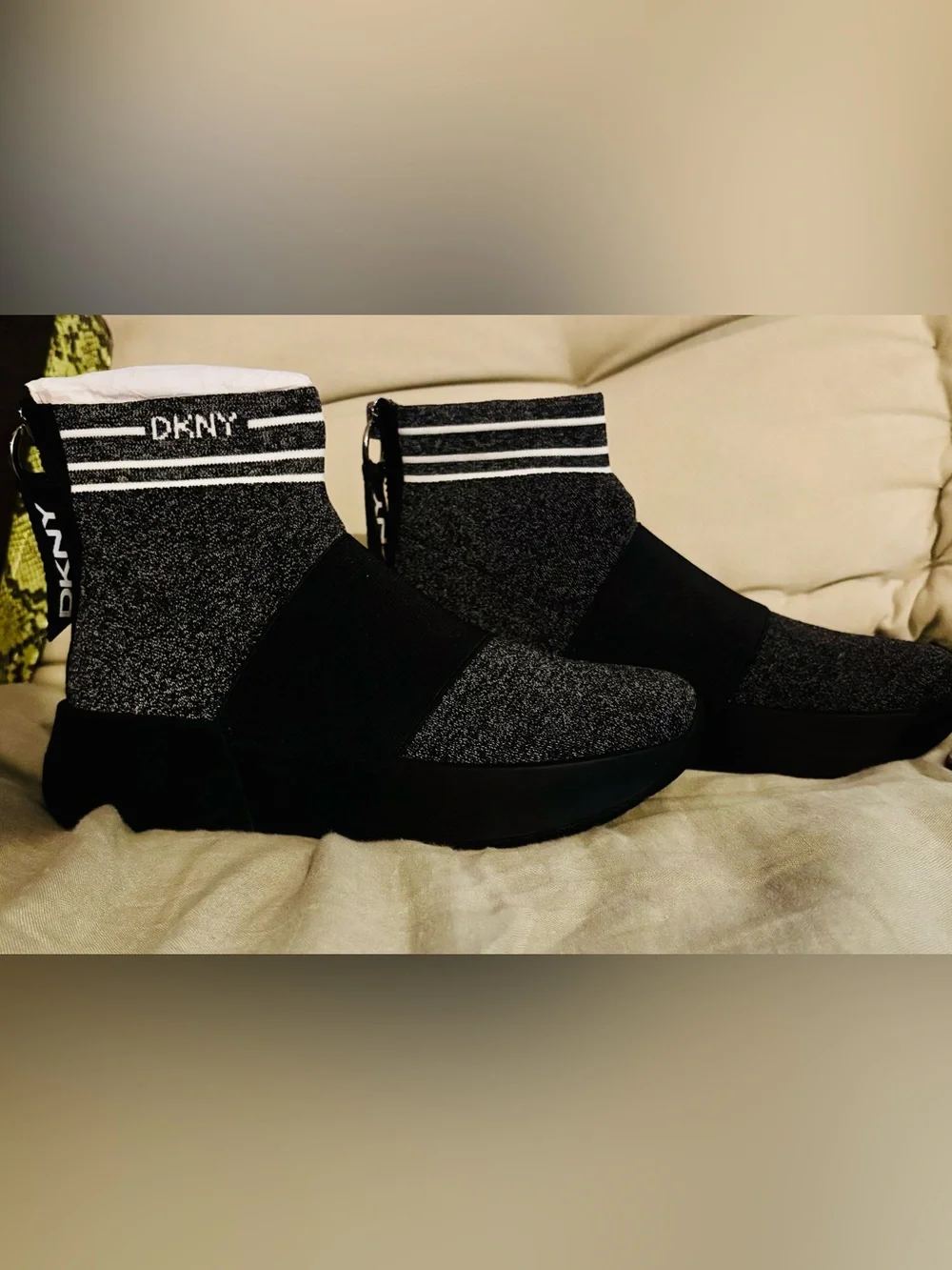 NWT DKNY K209 Reflective Knit Sock Sneakers Women’s Size 8 Slip-On with Box